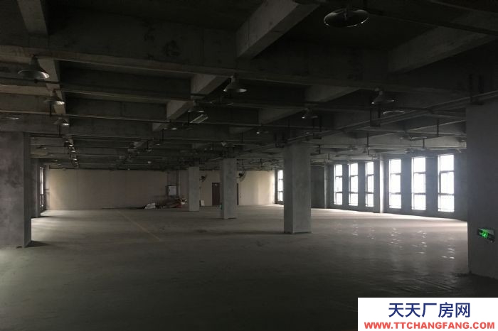 寸灘曙光園區(qū)標(biāo)準(zhǔn)獨(dú)立廠房出租，可用做倉(cāng)庫(kù)或機(jī)加工