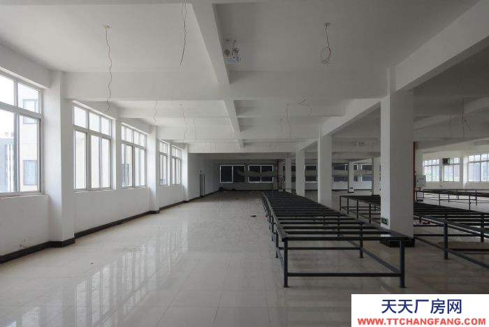 渝北回興兩港大道208號(hào)928平米現(xiàn)澆框架廠房出租