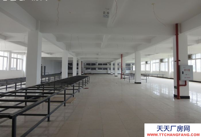 渝北回興兩港大道208號928平米現(xiàn)澆框架廠房出租