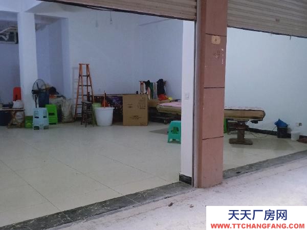 (出租) 路口第二家。可做倉庫也可以做住房，還可、做快遞，有衛生間。