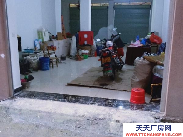 (出租) 路口第二家。可做倉庫也可以做住房，還可、做快遞，有衛生間。