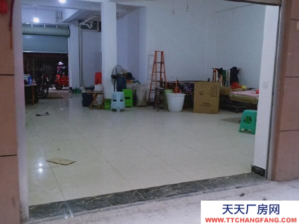 (出租) 路口第二家。可做倉庫也可以做住房，還可、做快遞，有衛生間。