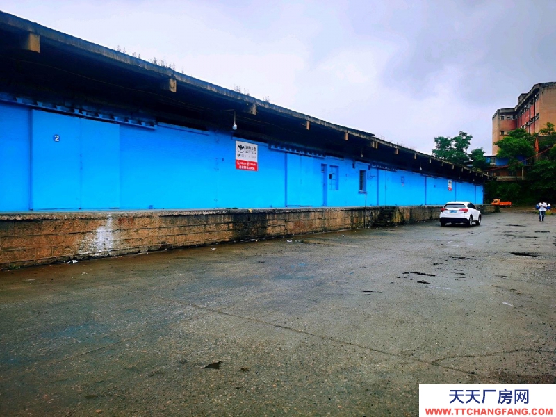 (出租) 標(biāo)準(zhǔn)磚混月臺廠房出租，交通便利，水電路通，配獨(dú)立辦公室。