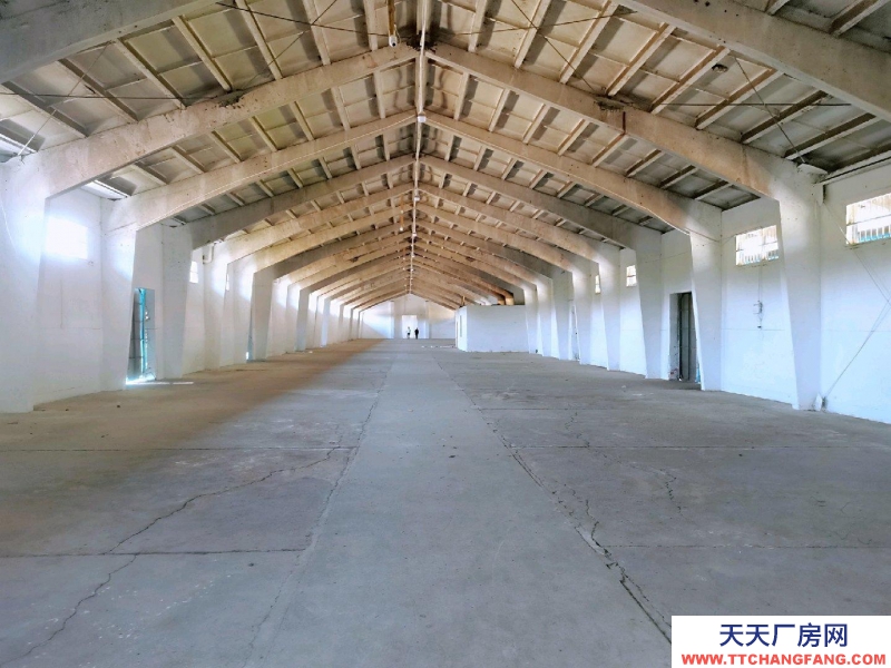 (出租) 標(biāo)準(zhǔn)磚混月臺廠房出租，交通便利，水電路通，配獨(dú)立辦公室。