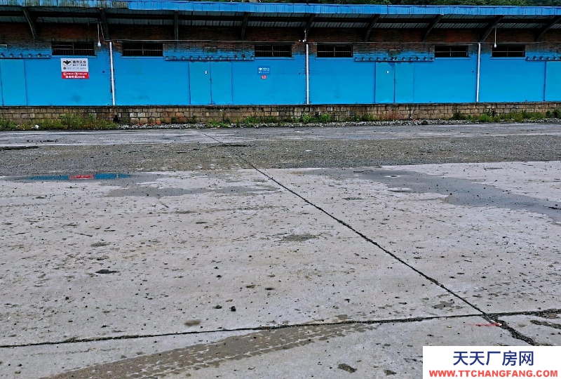 (出租) 標(biāo)準(zhǔn)磚混月臺廠房出租，交通便利，水電路通，配獨(dú)立辦公室。