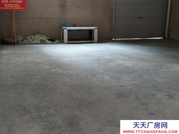 (出租) 門面位于豆腐橋安置區(qū)籃球場旁17號(hào)，前后都通車，交通便利