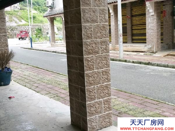 (出租) 門面位于豆腐橋安置區(qū)籃球場旁17號(hào)，前后都通車，交通便利