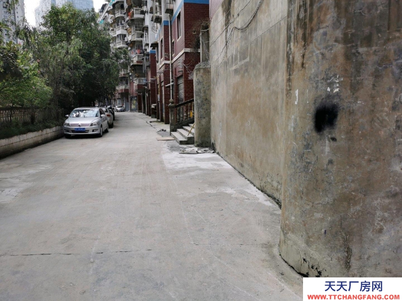 遵義匯川層高4m，交通方便，水電齊全。