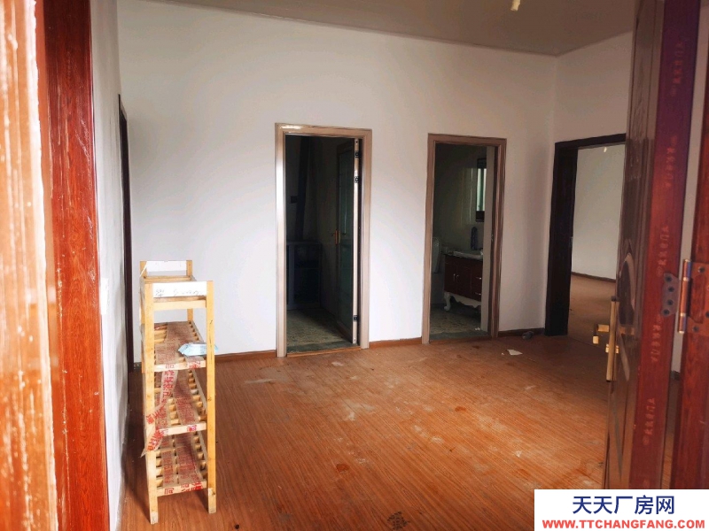 廠房可做加工廠，可做倉庫，還帶四室一廳一廚一衛