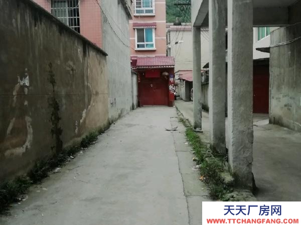 (出租) 房子位于默中商貿，西山村賴巖上，可作倉庫，廠房。