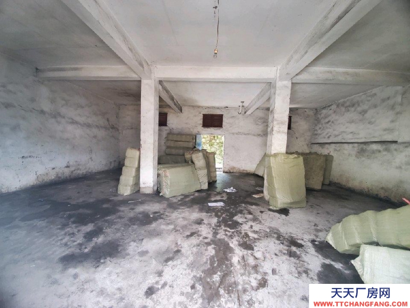 (出租) 集倉儲二樓辦公住宿為一體，交通方便。