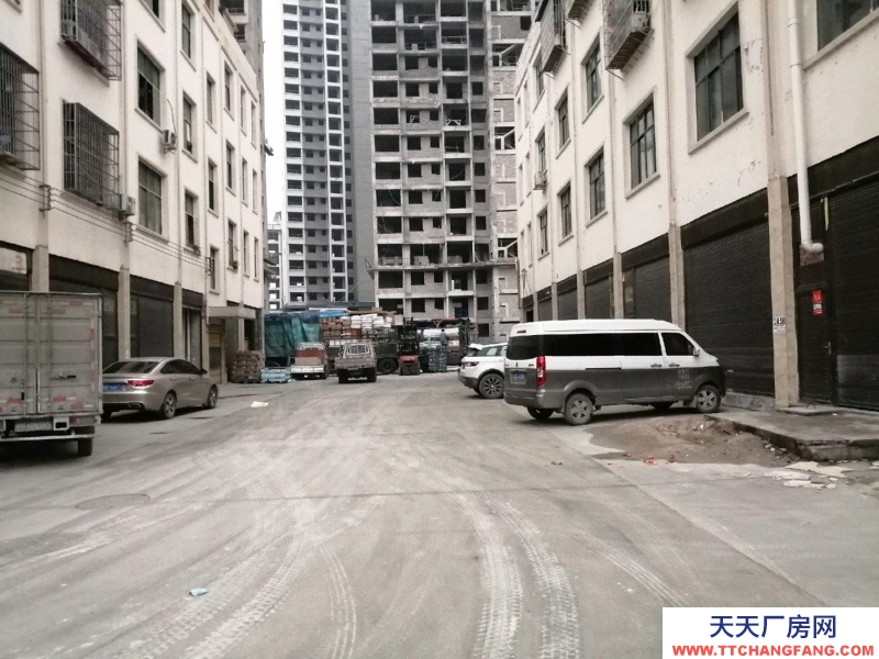 交通方便,銅仁城南高速路口,非常好的倉儲物流園