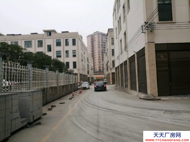 交通方便，銅仁城南高速路口，非常好的倉儲物流園