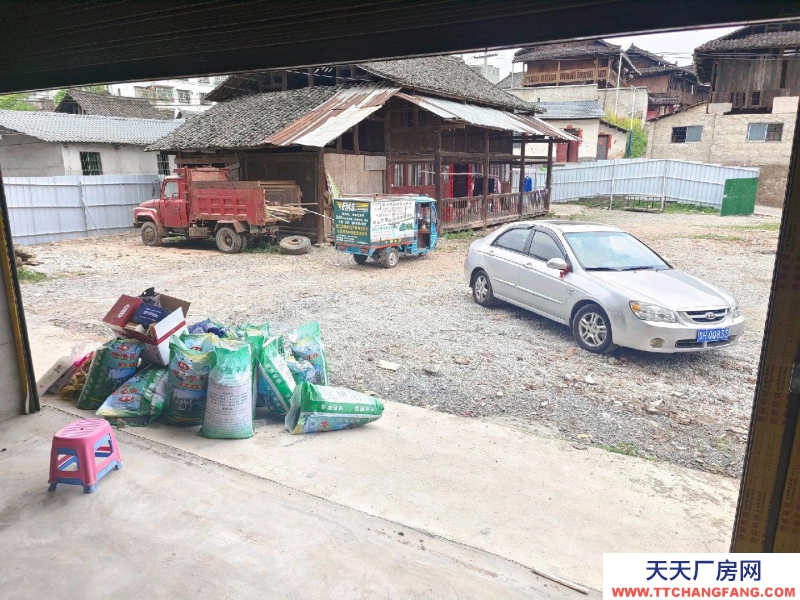 (出租) 面積大，交通方便。有獨院。