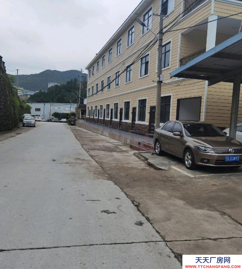 距離青巖古鎮(zhèn)6公里,交通便利,水,電通訊完備