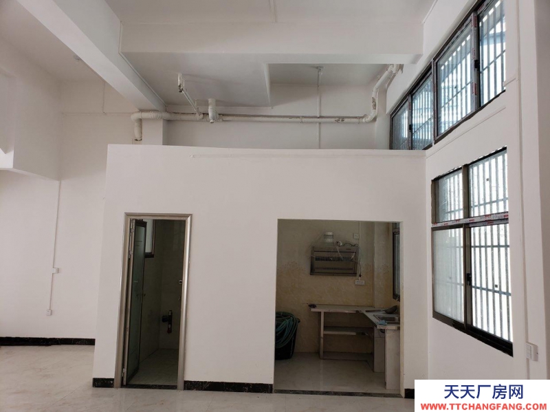 (出租) 安龍新車站對面?zhèn)}庫出租