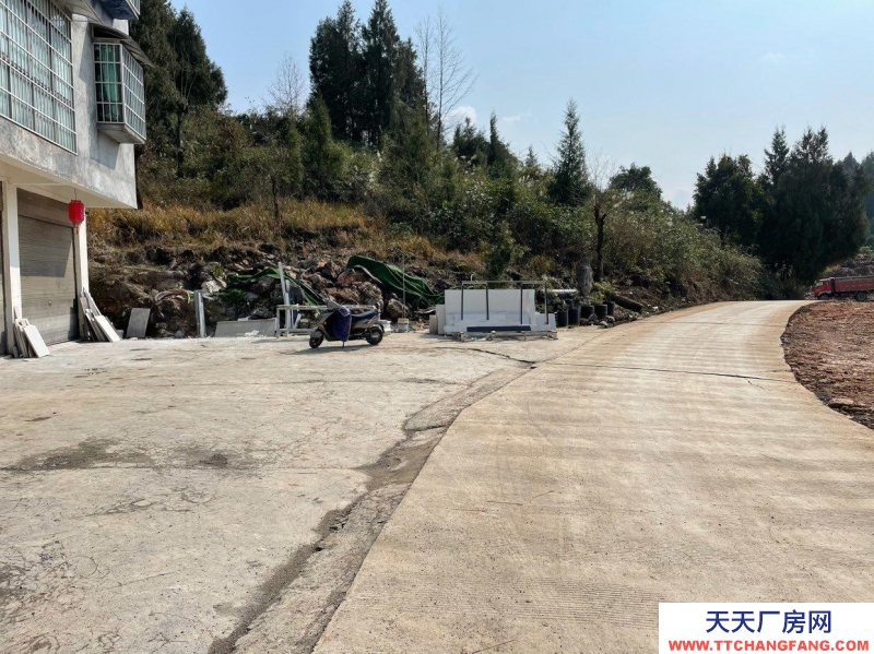 (出租) 一樓兩間門面約90平米有衛生間外面場地有800可用