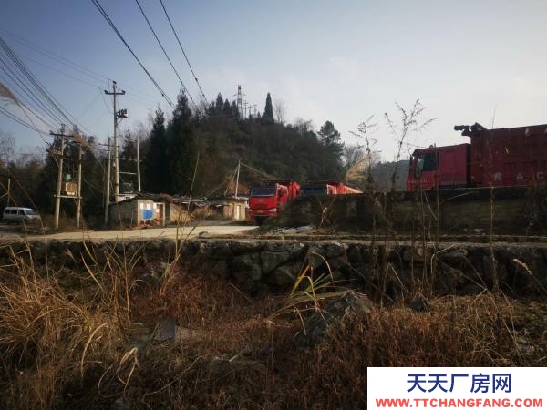 (出租) 場地有2萬個(gè)平方.水源豐富，現(xiàn)在廠家正在洗礦。