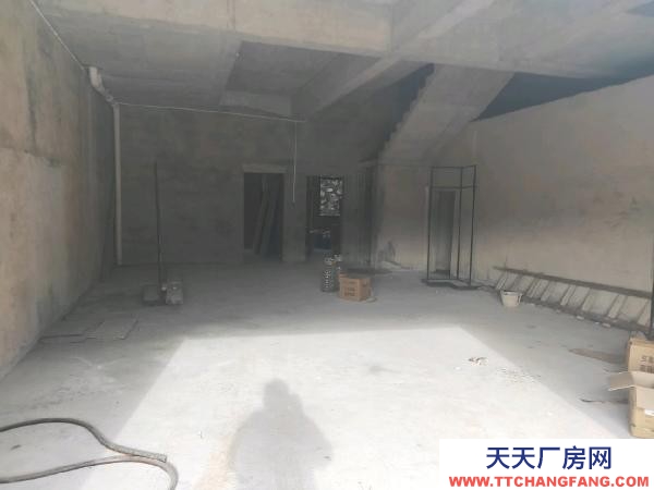 (出租) 畢節(jié)織金位于板旺廖家灣,,一樓可以做倉(cāng)庫(kù),離上億市場(chǎng)很近。