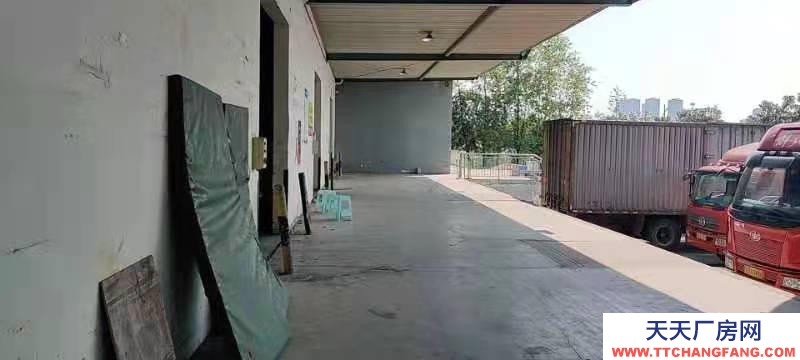 重慶江北寸灘5000方標(biāo)準(zhǔn)倉庫帶空壩可分租