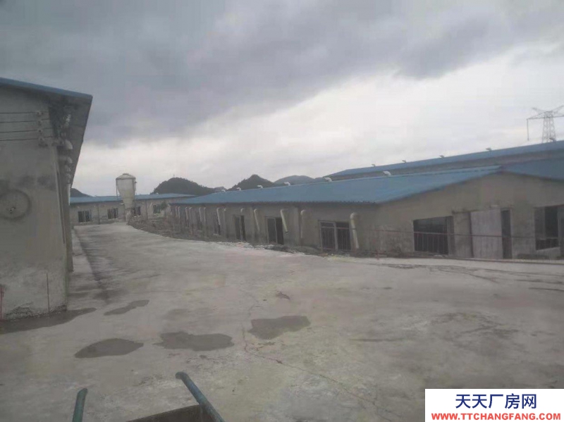 黔南龍里(出售) 一座正在經(jīng)營的養(yǎng)豬場，現(xiàn)低價出售，設(shè)備齊全，證件齊全