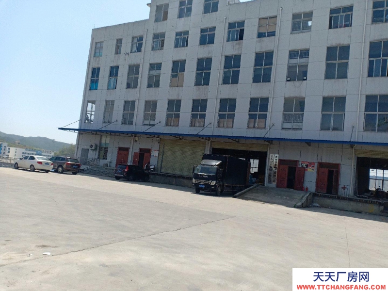 黔南龍里本倉庫位于快遞物流園快遞路六通物流，地理位置優越！