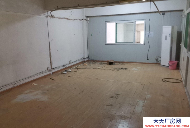 濟南歷下交通方便，倉庫對面保利華庭，萬科城，翡翠大觀等小區，