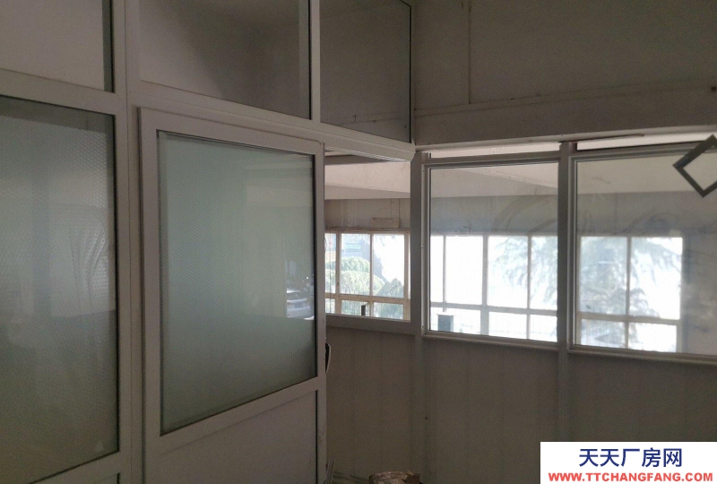 濟(jì)南歷下交通方便,倉庫對面保利華庭,萬科城,翡翠大觀等小區(qū),