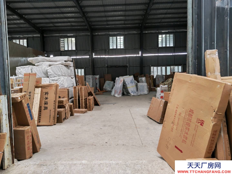 重慶萬州標(biāo)準(zhǔn)廠房高9米，大車出入方便300—800m方