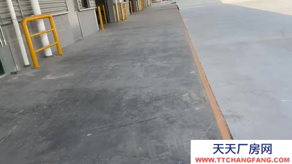 重慶璧山工業園物流倉庫5000平米 層高11米 道路寬敞