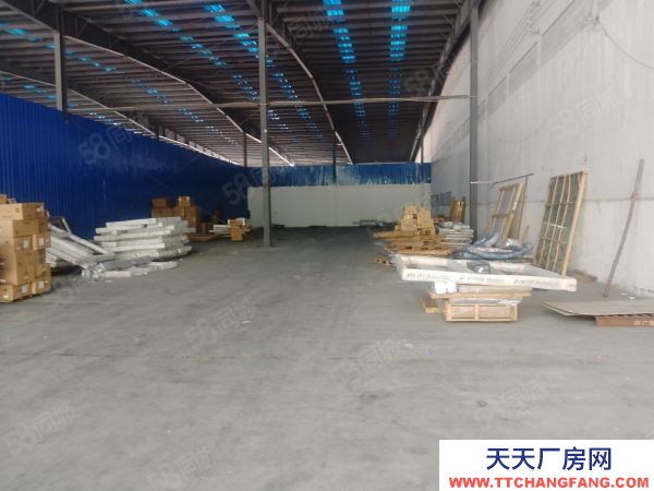 南京市江寧區(qū)濱江1200平倉(cāng)庫(kù)600平起租 層高8米 可進(jìn)大車 場(chǎng)地大