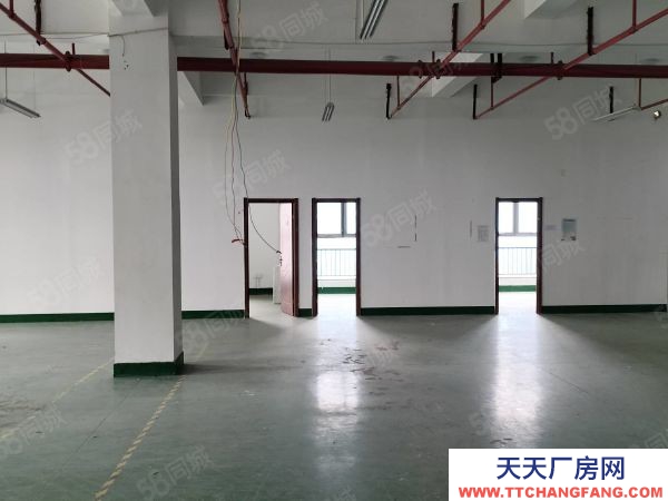 南京市浦口區天潤城地鐵口廠房出租有貨梯大車口進采光好隨時看房