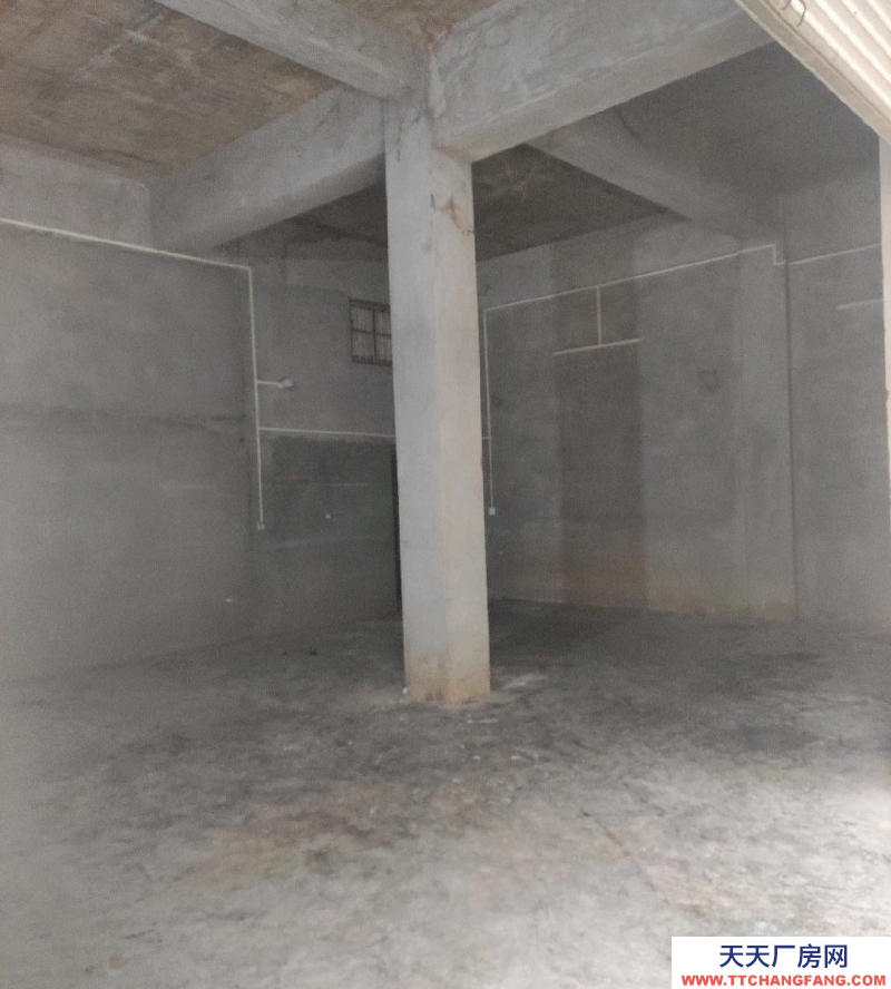 重慶榮昌交通方便門面寬敞，可做倉庫