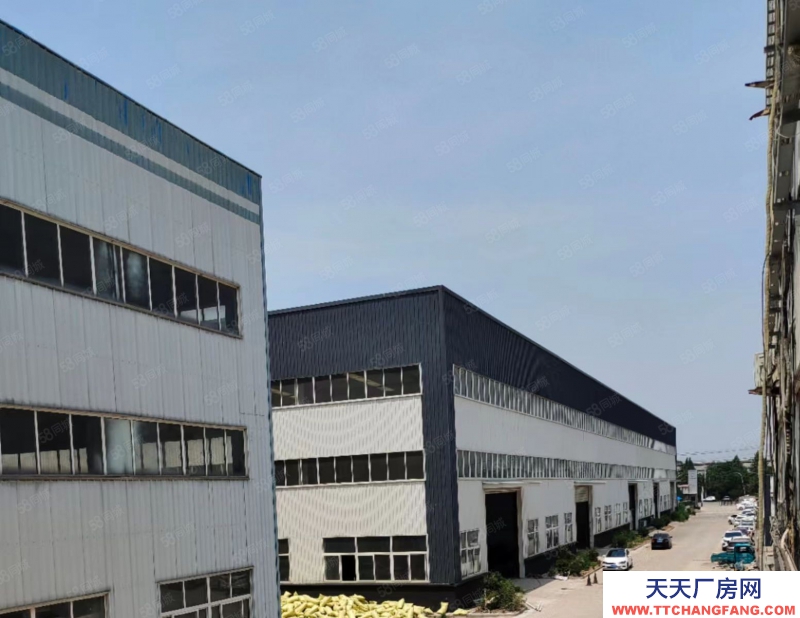 濟南長清廠房車間配有行車,水電齊全,此廠房可進大車,大院,可雙面卸貨