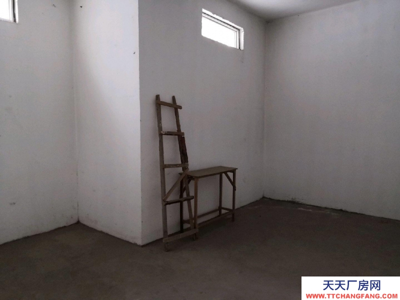 (出租) 地下室，可做倉庫，層高4米多，采光好。