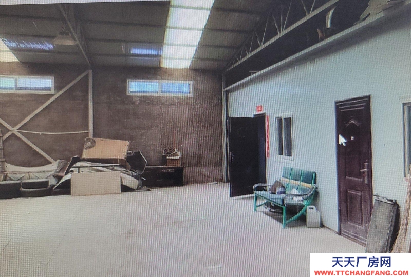 1、800-5000平米左右廠房、倉庫出租 2、辦公室，食堂、生產車間全部配套 3、交通便利 4、可整租也可分租