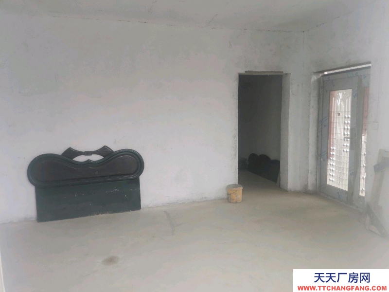 (出租) 出租港道住房或倉庫60平到250平等均可，臨馬路有院方便