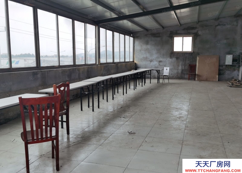 濟南長清104國道旁山水集團斜對過獨院倉庫出租