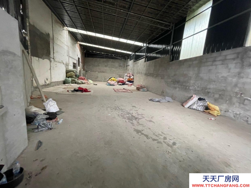 重慶南川倉庫大概160平方，倉庫已經打掃干凈，隨時可以出租，