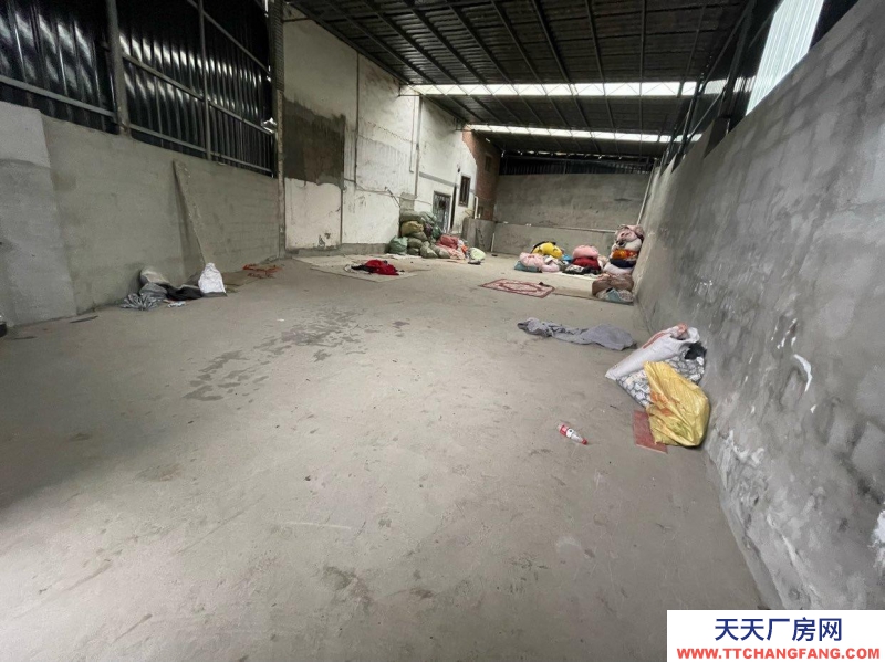 重慶南川倉庫大概160平方，倉庫已經打掃干凈，隨時可以出租，