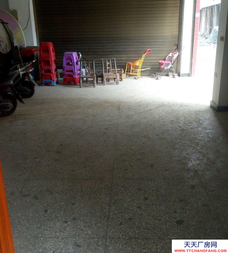 重慶秀山小區空間好，大車進出方便。