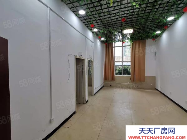 長(zhǎng)沙市岳麓區(qū)芯城科技園旁1樓,倉(cāng)庫(kù)和廠房層高5.2米100多平可定制直租