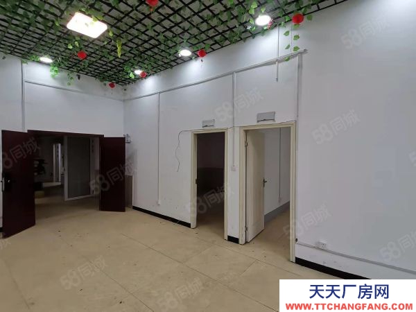 長沙市岳麓區(qū)芯城科技園旁1樓，倉庫和廠房層高5.2米100多平可定制直租