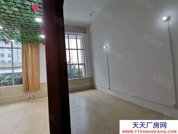 長(zhǎng)沙市岳麓區(qū)芯城科技園旁1樓,倉(cāng)庫(kù)和廠房層高5.2米100多平可定制直租