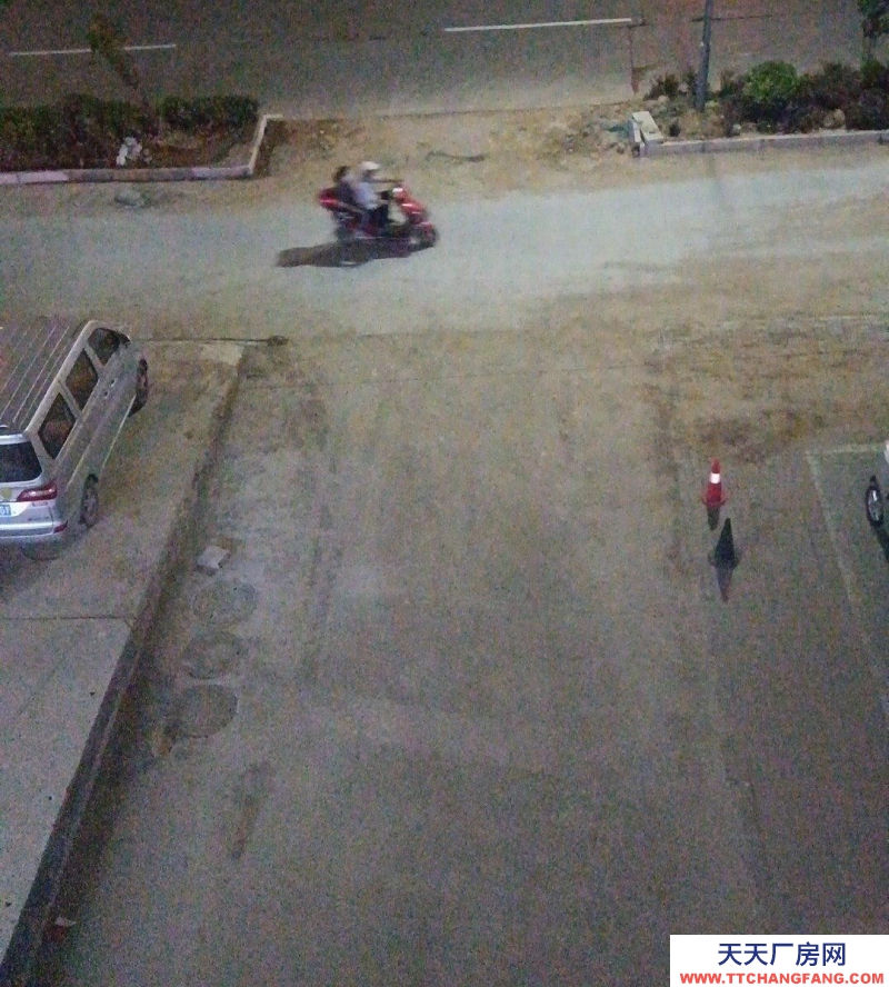 石家莊 元氏 上水下水電力都方便，交通便利，道路和庫房地面全部硬化！