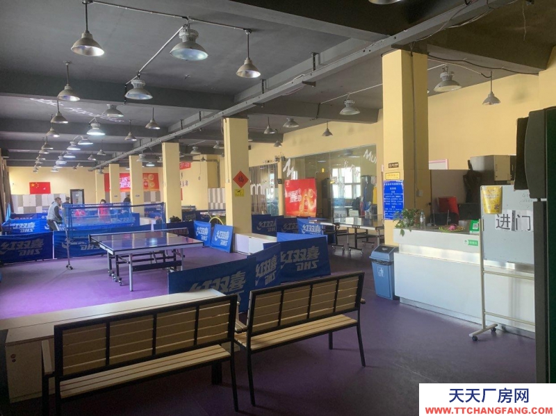 青島市南靠學校市場 有停車場