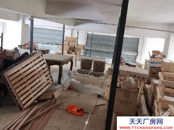 南京市雨花臺區層高5.5米，搭有標準2層樓板，實際使用面積約200多平米。