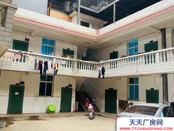 (出租) 交通便利，標(biāo)準(zhǔn)廠房，帶四合院住宿及辦公，停車(chē)方便，大車(chē)可通行