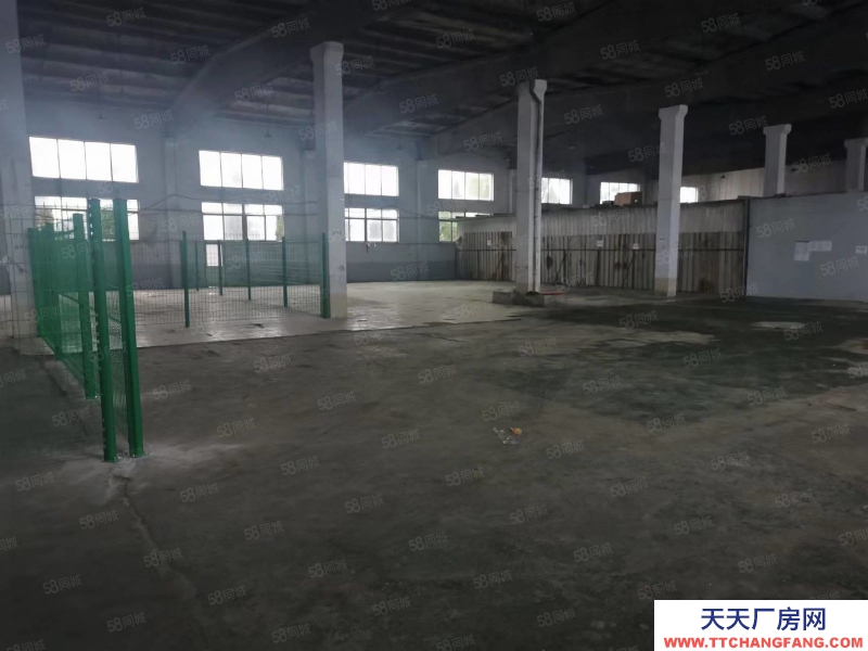 青島黃島靈山衛街道辦附近有500平方廠房出租，磚混結構，檐高7米，