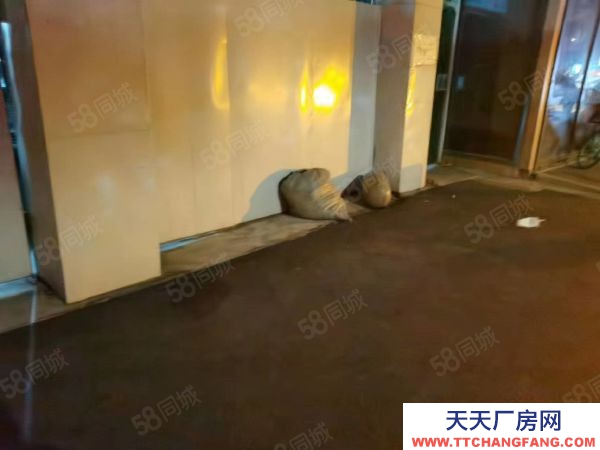 南京市建鄴區(qū)南湖東路 長虹路 一樓倉庫 大車可以進(jìn)出